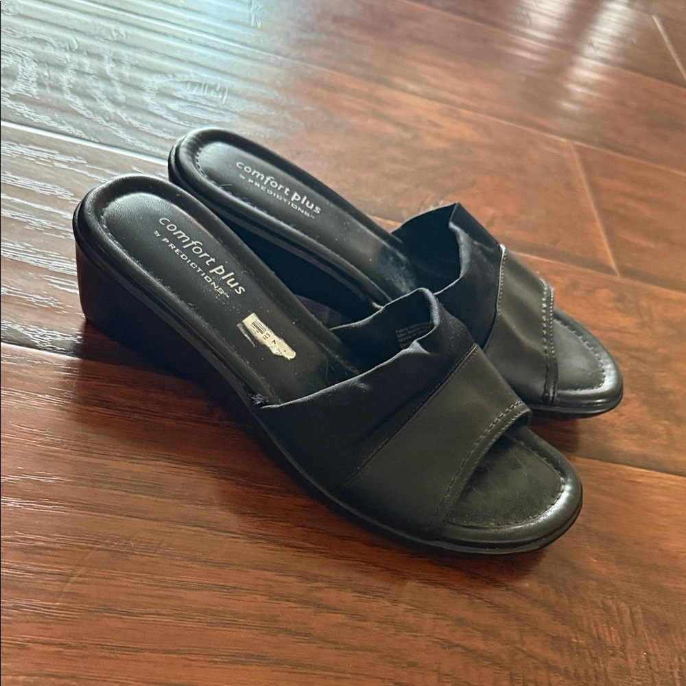 Woman’s Comfort Plus Slip-on Sandals size 7W